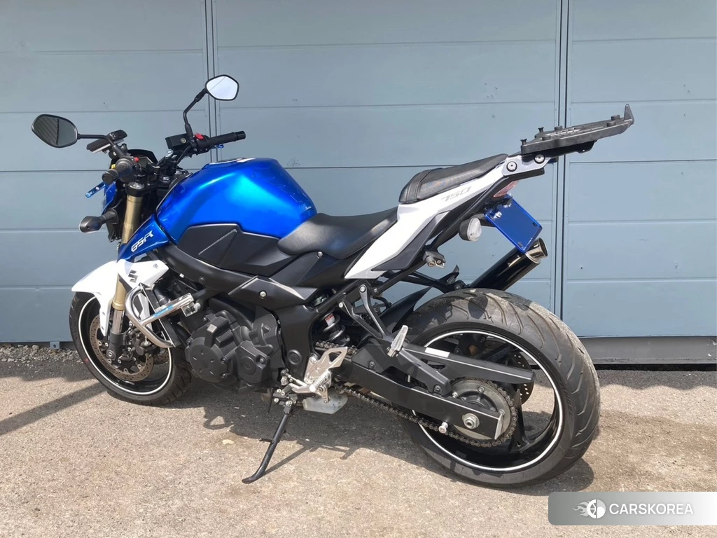 Проданный Suzuki GSR750 2014 из Японии, фото 2