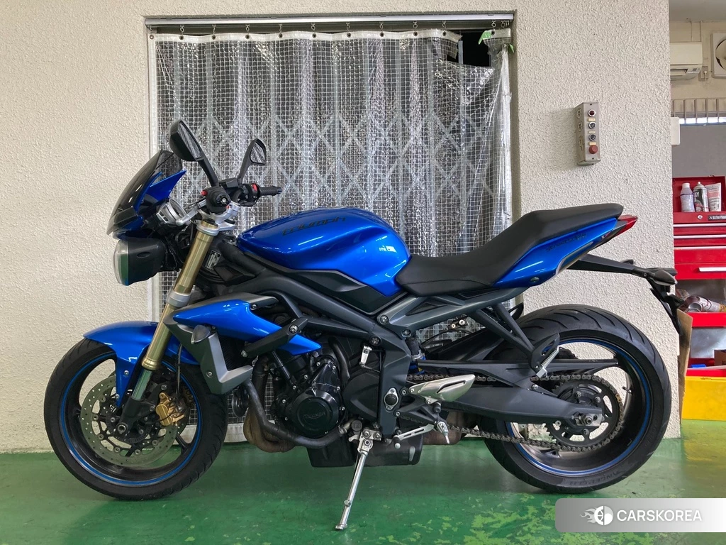 Проданный Triumph STREET TRIPLE 2013 из Японии, фото 2