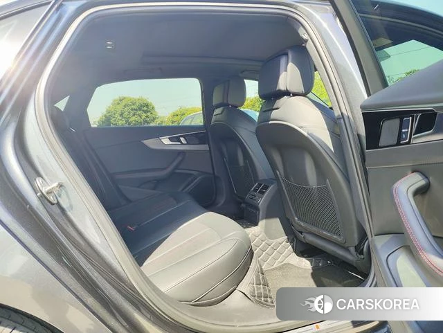 Audi A4L 2026 Темно-серый из Китая, фото 4