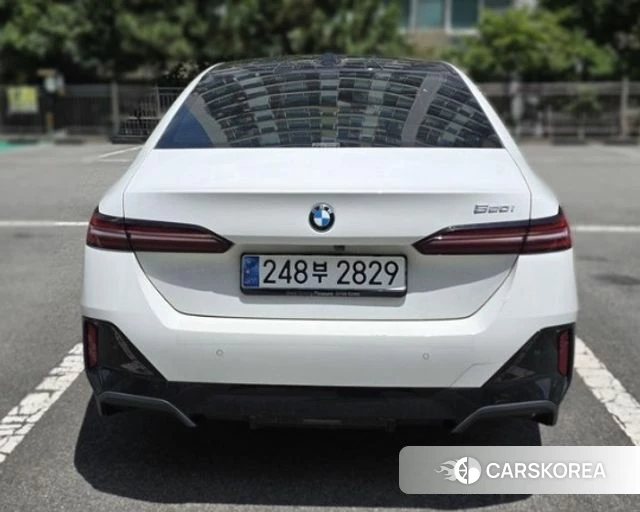 BMW 5 Series (G60) 2024 Белый из Кореи, фото 2