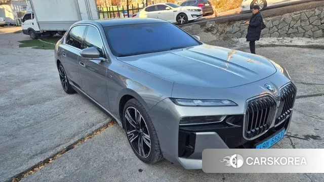 BMW i7 (G70) 2023 Серебряный из Кореи, фото 2