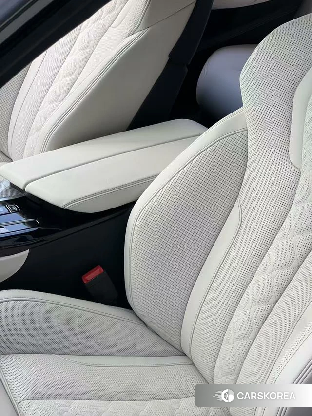 BMW 5 series (imported) 2022 Серебристо-серый из Китая, фото 3