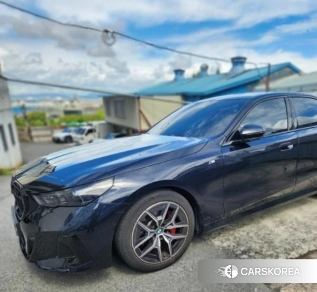 BMW 5 Series (G60) 2024 Черный из Кореи, фото 2