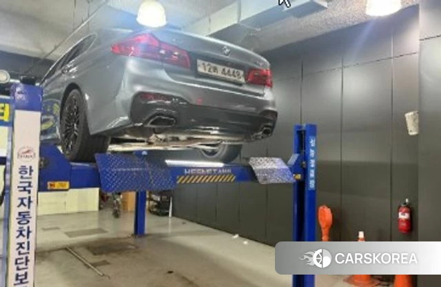 BMW 5 Series (G30) 2018 Серый из Кореи, фото 2