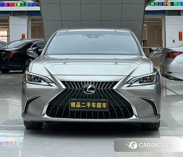 Lexus ES 2023 Серебристо-серый из Китая, фото 2