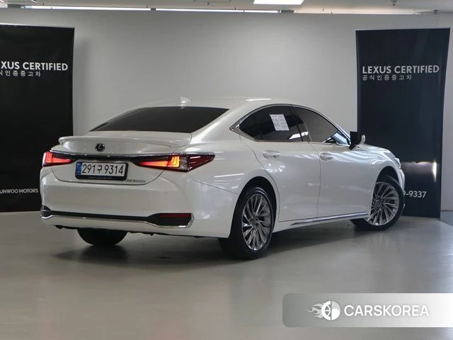 Lexus ES300h 7th generation 2025 Жемчужный цвет из Кореи, фото 5