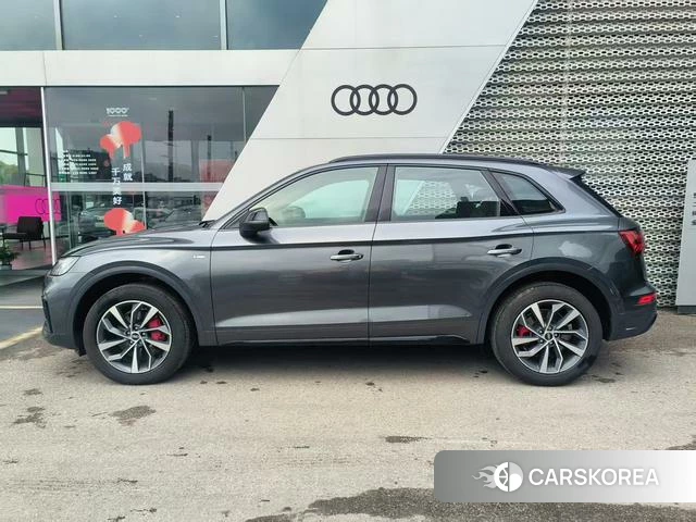 Audi Q5L 2024 Темно-серый из Китая, фото 2