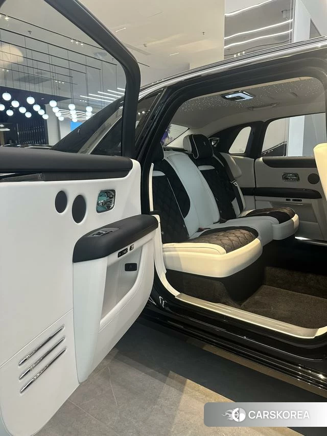 Rolls-Royce Gust 2024 Черный из Китая, фото 6