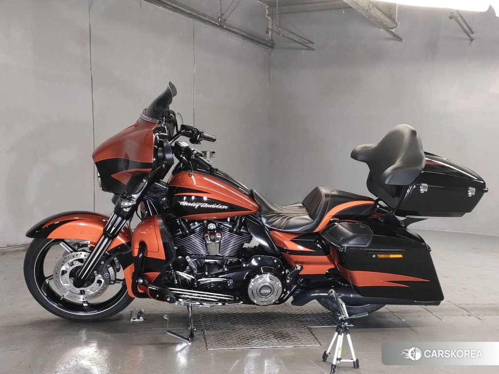 Проданный Harley-Davidson Street Glide FLHXSE1800 CVO 2017 из Японии