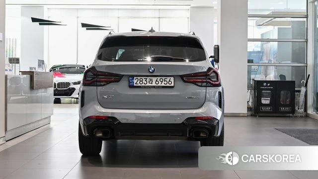 BMW X3 (G01) 2023 Светло-серебряный цвет из Кореи, фото 2