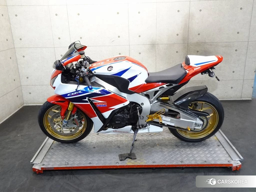 Проданный Honda CBR1000RR SE 2015 из Японии, фото 2