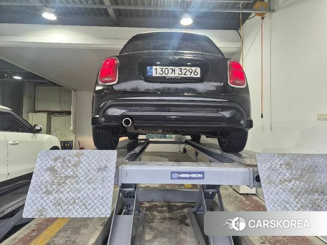 Mini Cooper 2023 Черный из Кореи, фото 2