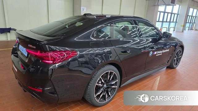 BMW i4 2025 Черный из Кореи, фото 2