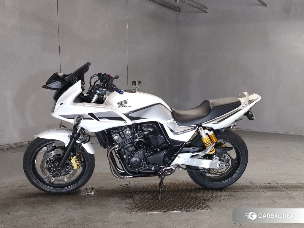 Проданный Honda CB400SF BOLDOR 2011 из Японии, фото 2