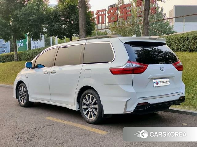 Toyota Sienna 2021 Белый из Китая, фото 2