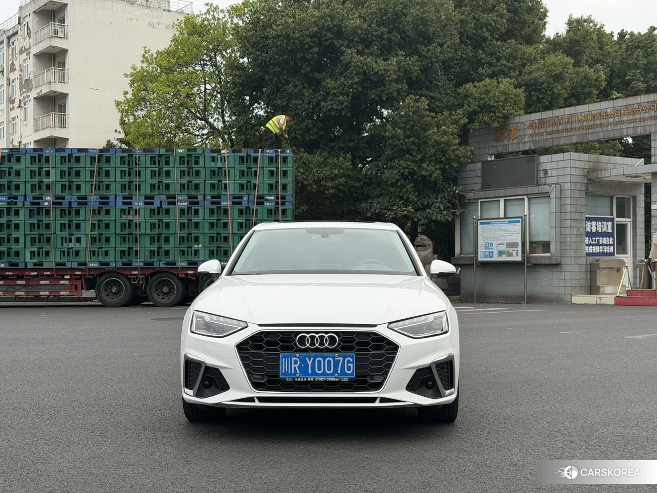 Audi A4L 2021 Белый из Китая, фото 2