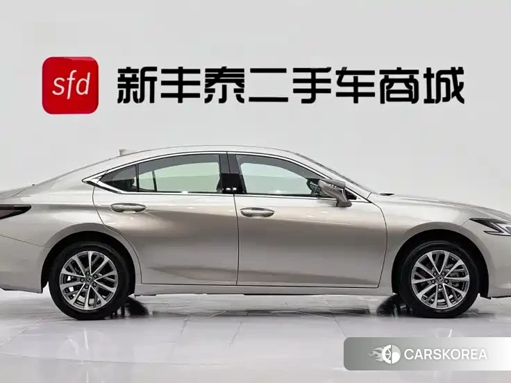 Lexus ES id 4644395 из Китая 12