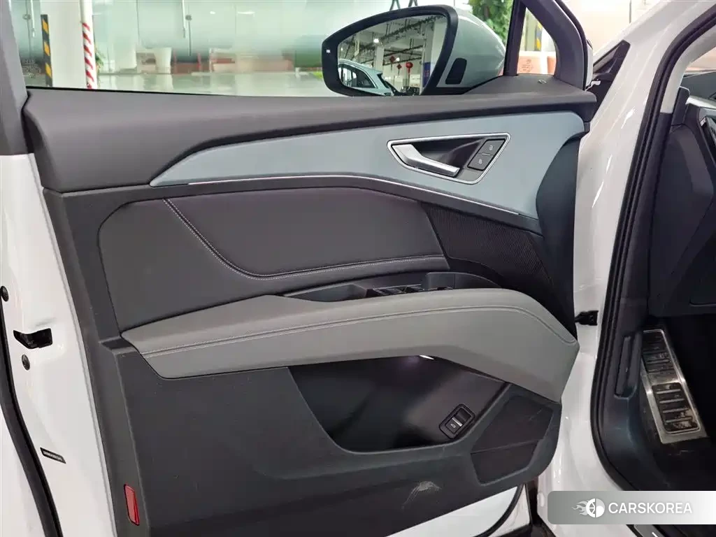 Audi Q5 e-tron id 4546530 из Китая 12