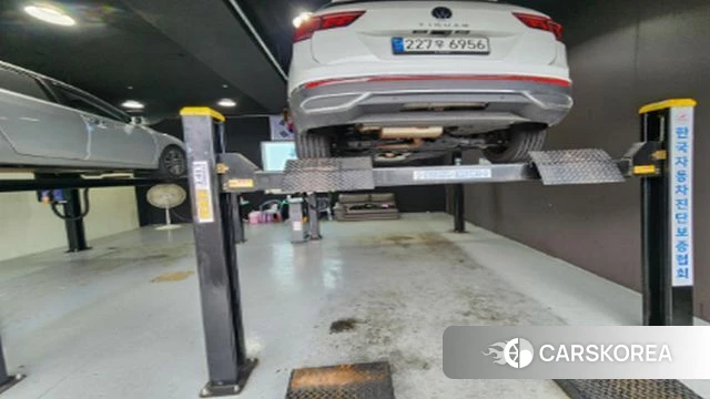 Volkswagen Tiguan second Generation 2023 Белый из Кореи, фото 2