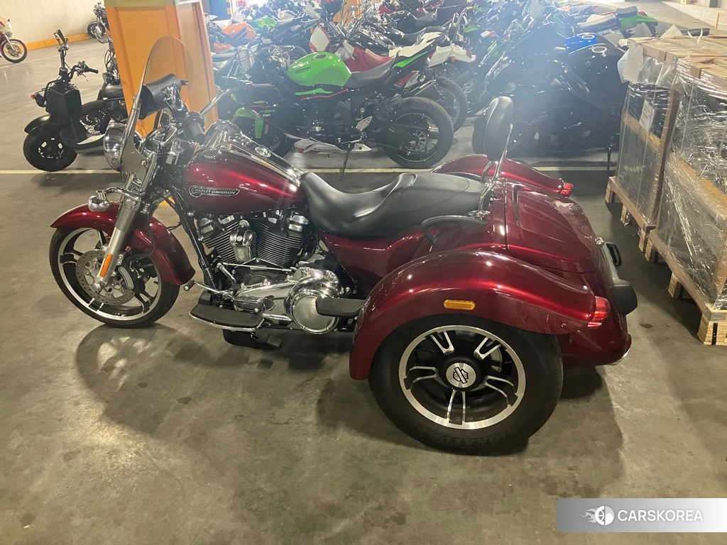 Проданный Harley-Davidson FREEWHEELER FLRT1740 2017 из Японии, фото 2