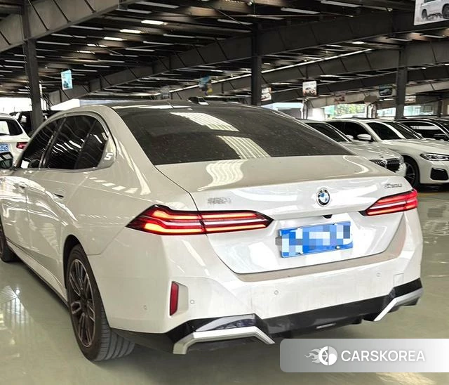 BMW 5 series 2025 Белый из Китая, фото 2