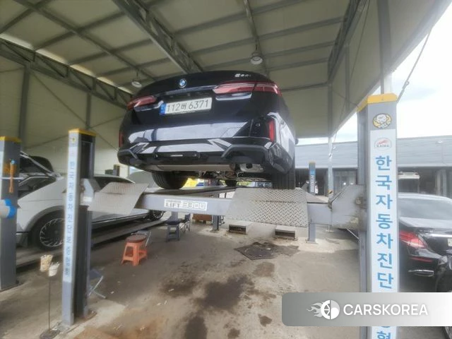 BMW 5 Series (G60) 2024 Черный из Кореи, фото 2
