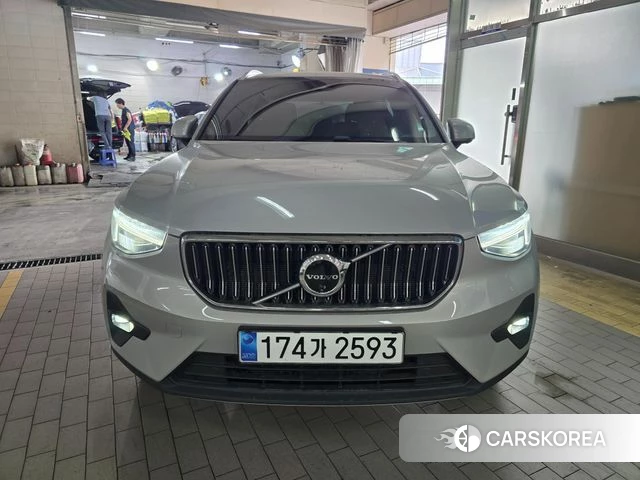 Volvo XC40 2023 Серебристо-серый из Кореи, фото 2