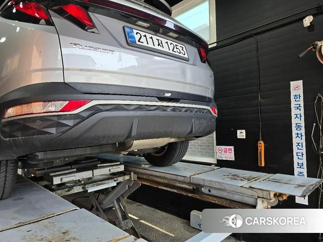 Hyundai Tucson (NX4) 2021 Серебряный из Кореи, фото 2