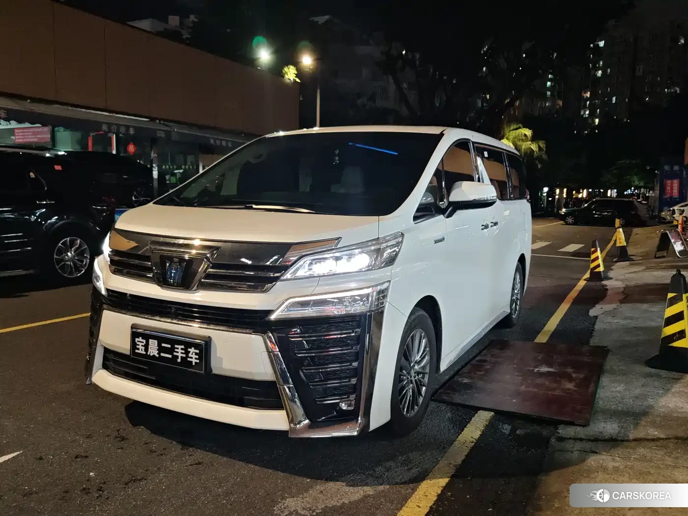 Toyota Vellfire 2022 Белый из Китая, фото 2