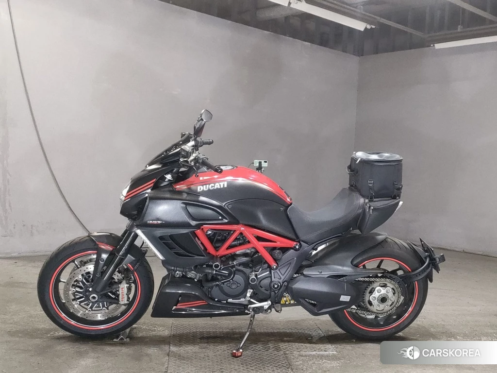 Проданный Ducati DIAVEL CARBON 2011 из Японии, фото 2