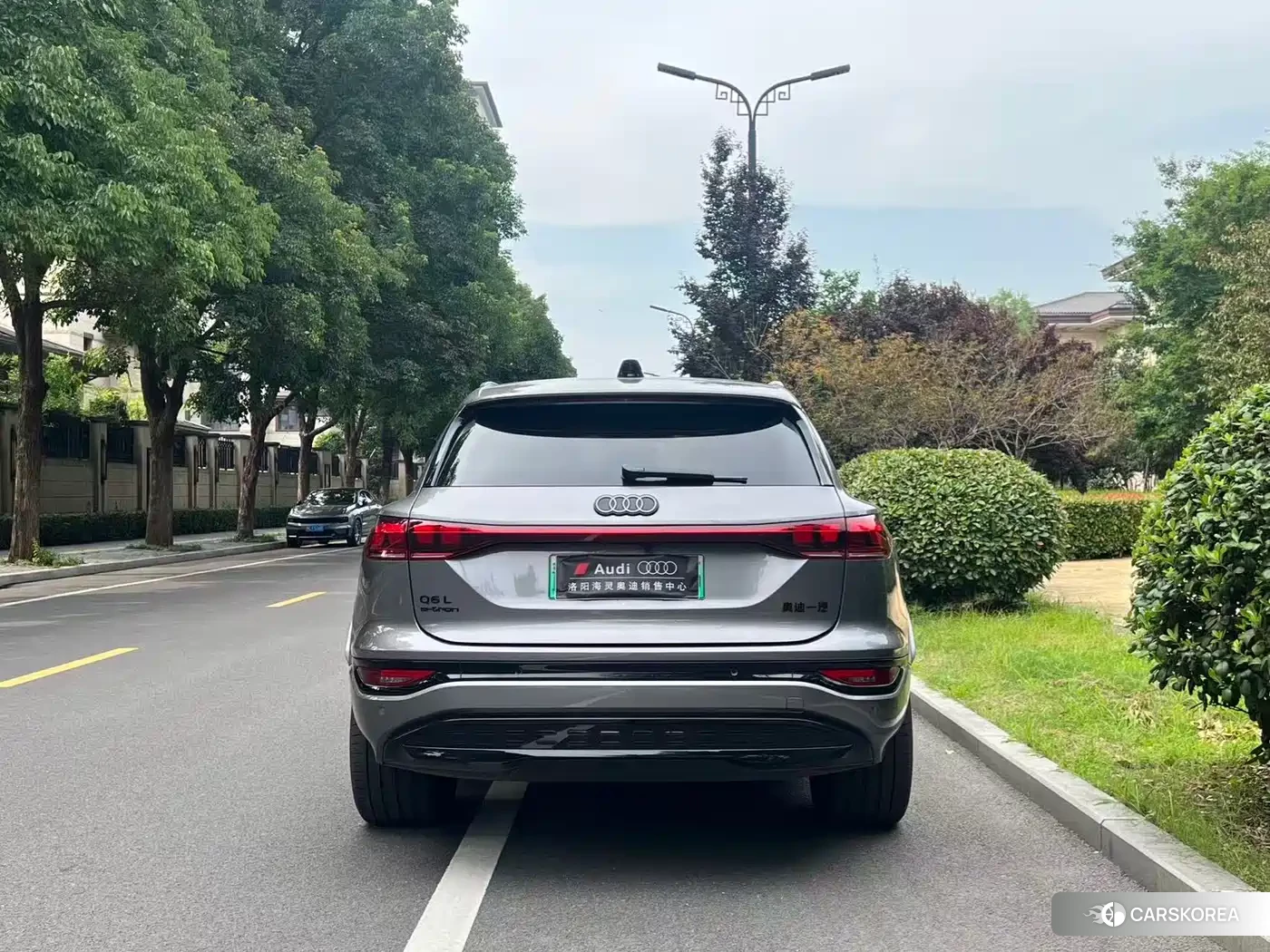 Audi Q6L 2025 Silver/gray из Китая, фото 2