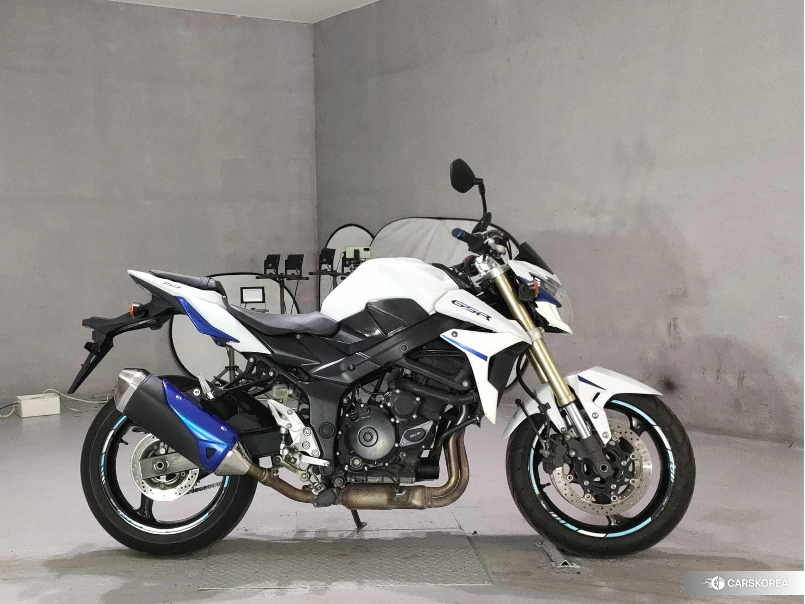 Проданный Suzuki GSR750 id 4206020 из Японии, фото 2