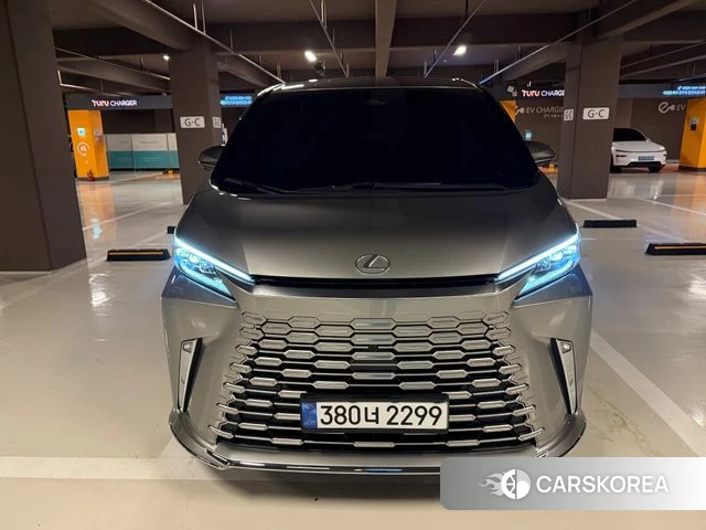 Lexus LM Second Generation 2025 Серебристо-серый из Кореи, фото 3