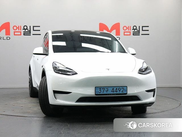 Tesla Model Y 2023 Белый из Кореи, фото 2