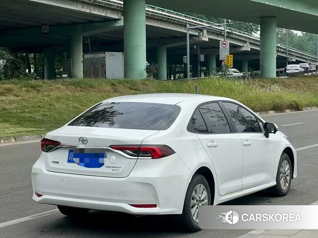 Toyota Corolla 2021 Белый из Китая, фото 2