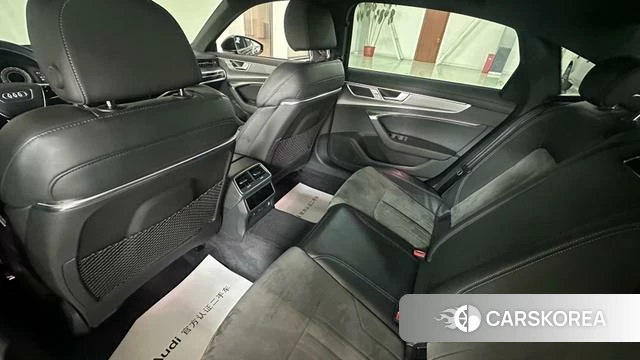 Audi A6L id 4392175 из Китая 9