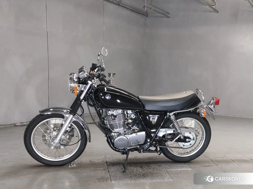 Проданный Yamaha SR 400 2018 из Японии, фото 2