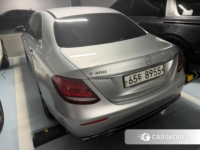 Mercedes-Benz E-Class W213 2018 Серебряный из Кореи, фото 3