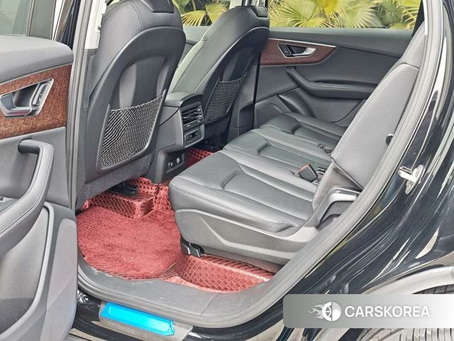 Audi Q7 2023 Черный из Китая, фото 3