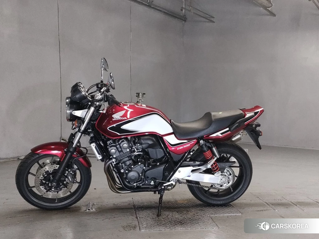 Проданный Honda CB400SF 2021 из Японии, фото 2
