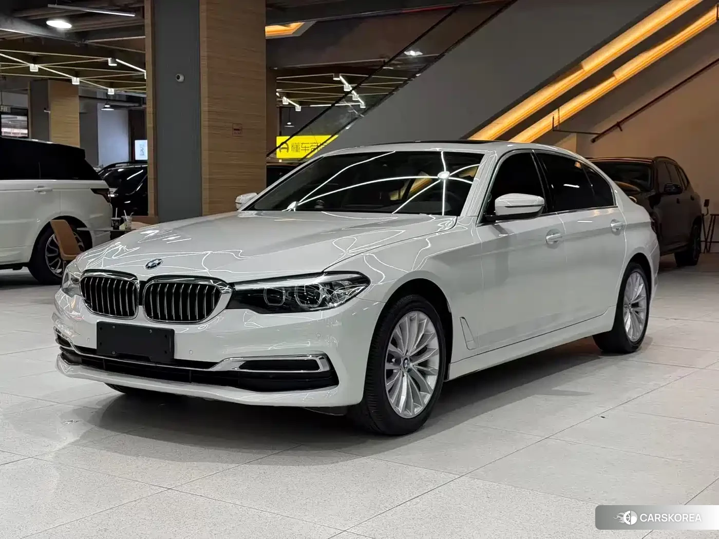 BMW 5 series 2020 Белый из Китая, фото 3