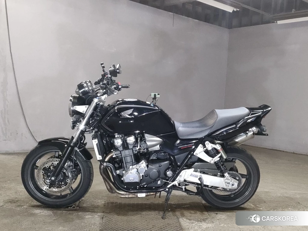 Проданный Honda CB1300SF 2010 из Японии, фото 2