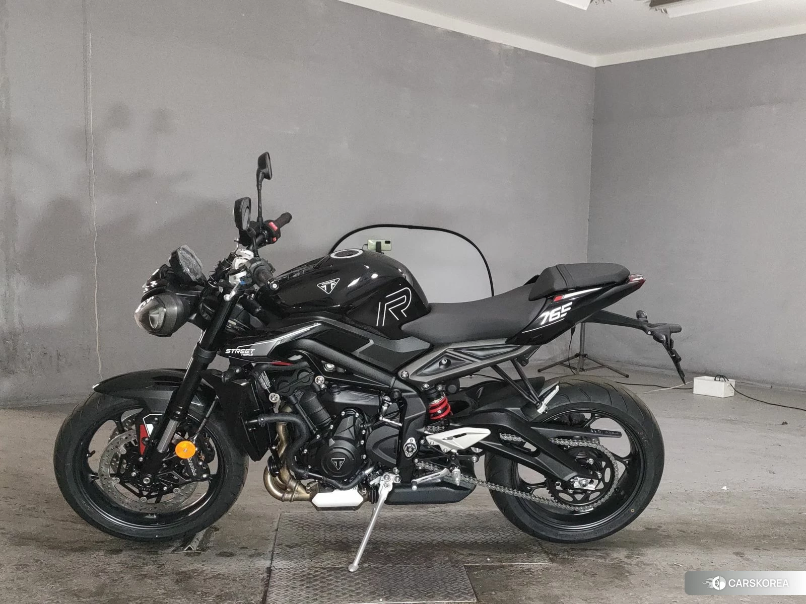 Triumph STREET TRIPLE R 2026 из Японии