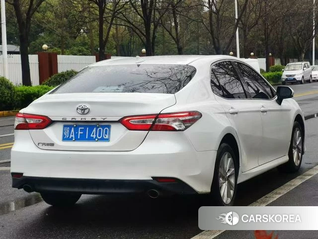 Toyota Camry 2023 Белый из Китая, фото 2