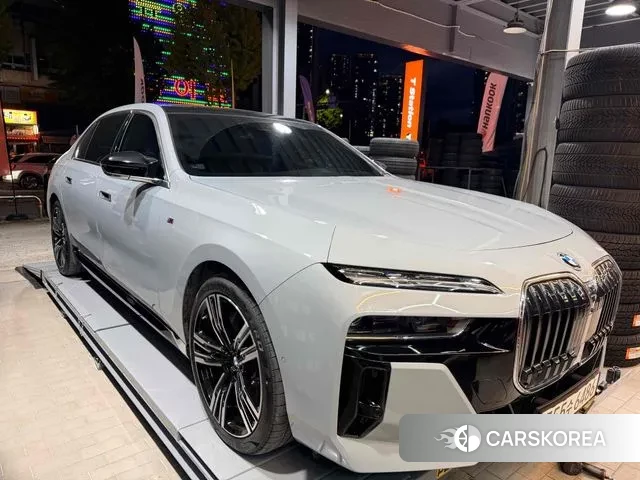 BMW 7 Series (G70) 2023 Небесно-голубой из Кореи, фото 2