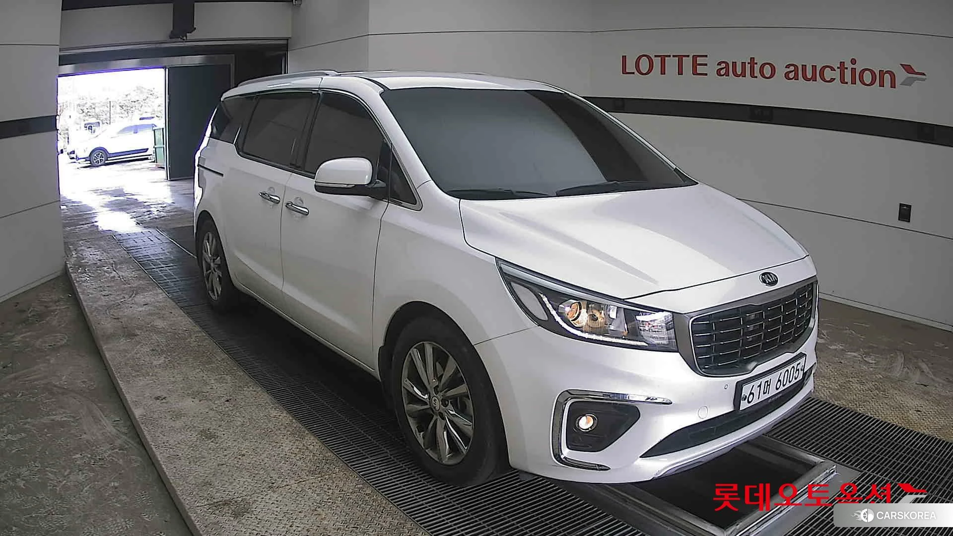 Kia Carnival id 3869437 из Кореи 12