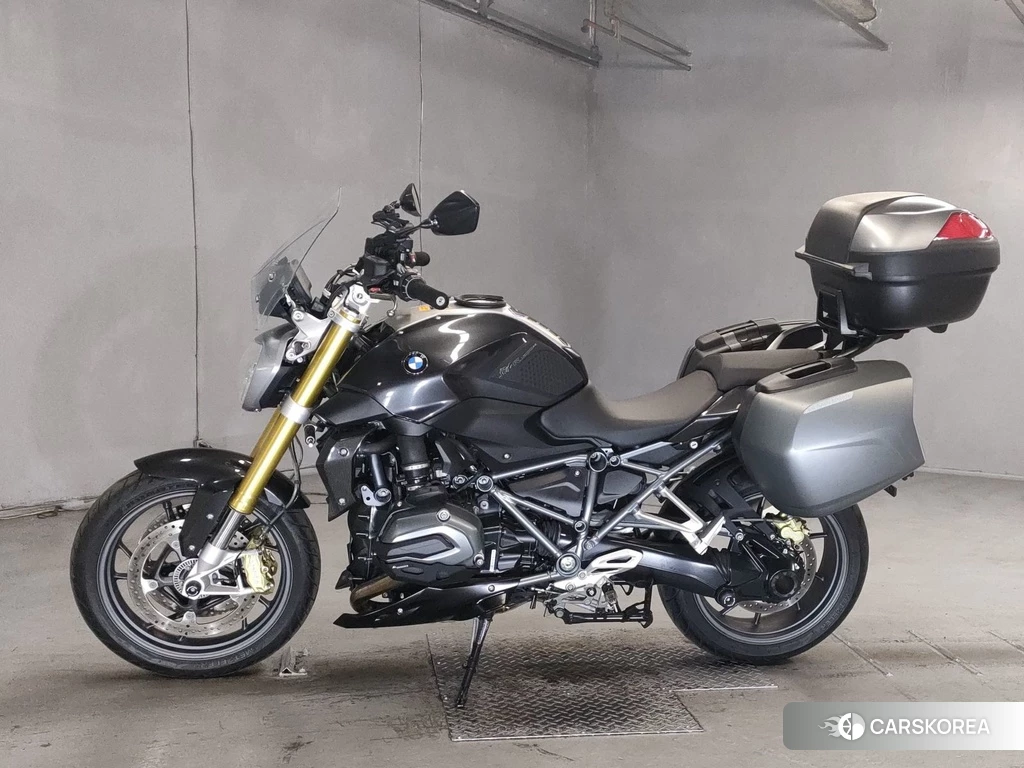 Проданный BMW R1200R 2016 из Японии