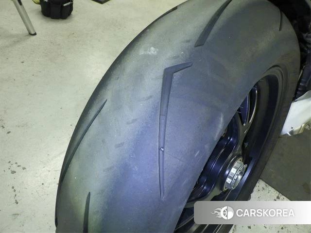 Ducati PANIGALE V4 id 3946948 из Японии 12