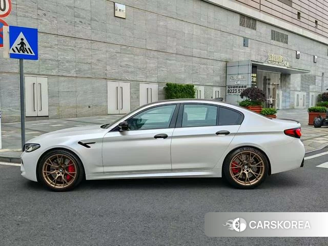 BMW M5 2023 Белый из Китая, фото 2