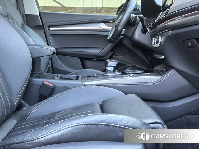 Audi Q5L 2021 Черный из Китая, фото 6